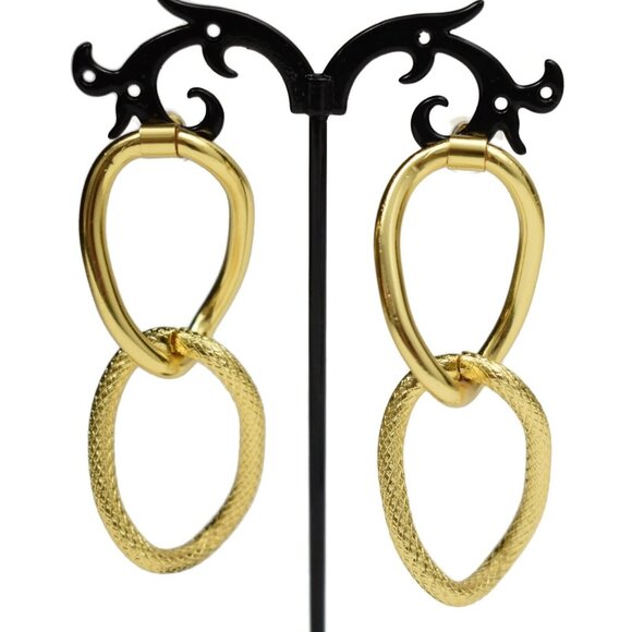 Linked Oval Hoop Earrings Gold Tone Texture Post Interlocking Loops - Picture 2 of 5